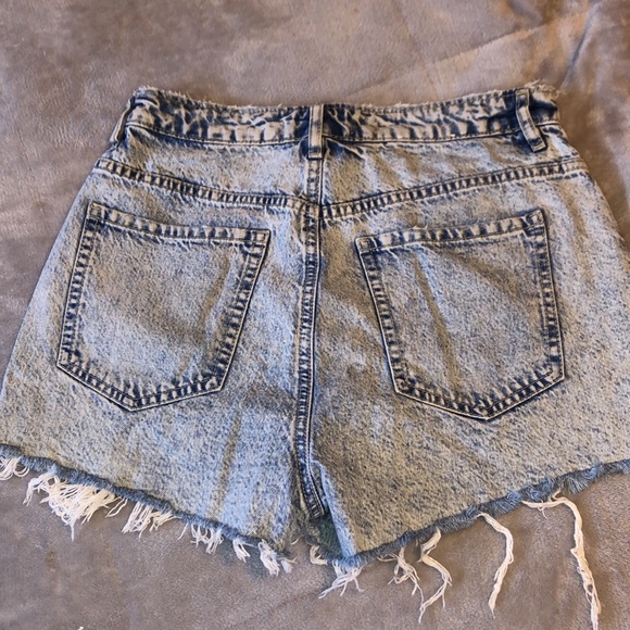 Denim shorts - Picture 2 of 3